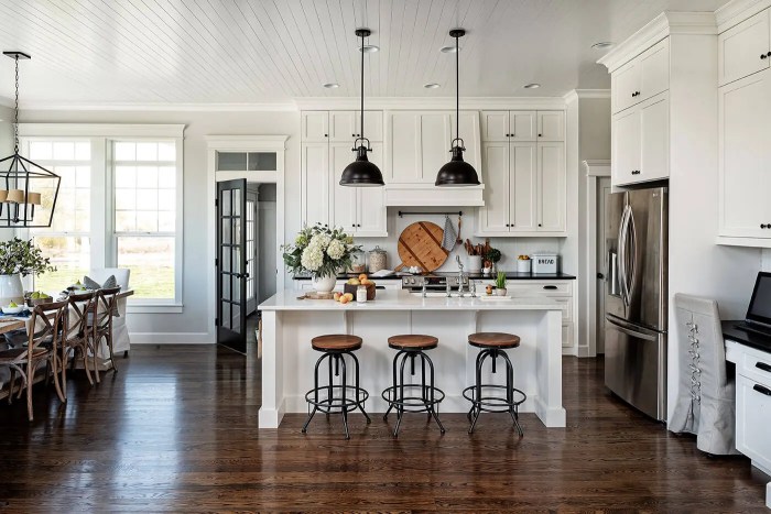 What makes farmhouse style decor