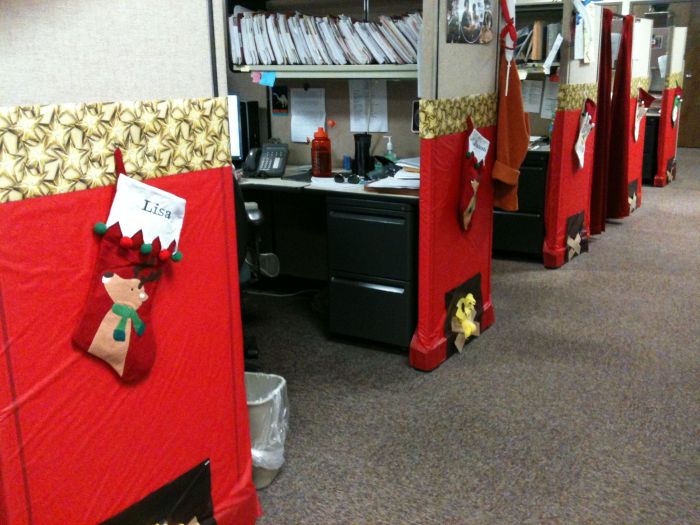 How to decorate an office for christmas