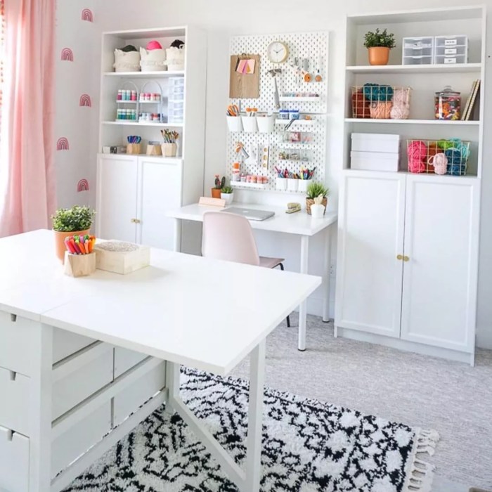 How to decorate craft room